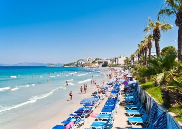 Kuşadası Geceleri: Yıldızların Altında Eğlence ve Ritmin Dansı